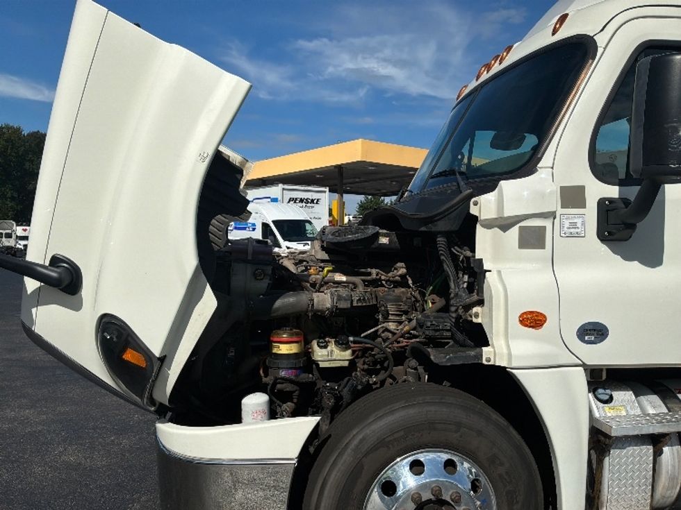 Day Cab Tractor-Heavy Duty Tractors-Freightliner-2019-Cascadia 12542ST-Burlington-NJ-318,254\n\t\tmiles-$ 35,000 - Image 16