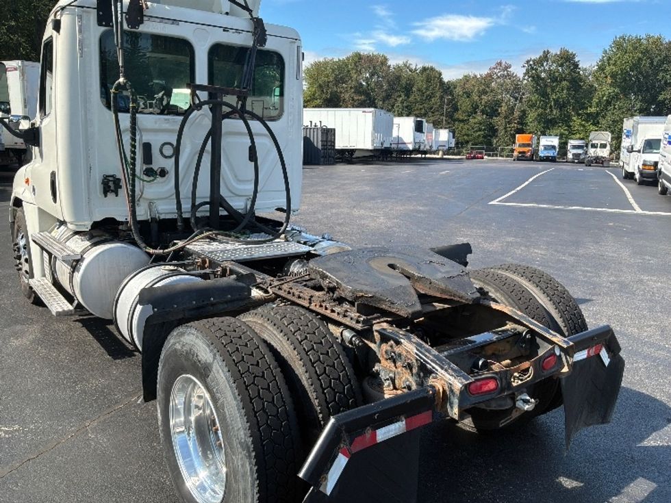 Day Cab Tractor-Heavy Duty Tractors-Freightliner-2019-Cascadia 12542ST-Burlington-NJ-318,254\n\t\tmiles-$ 35,000 - Image 17