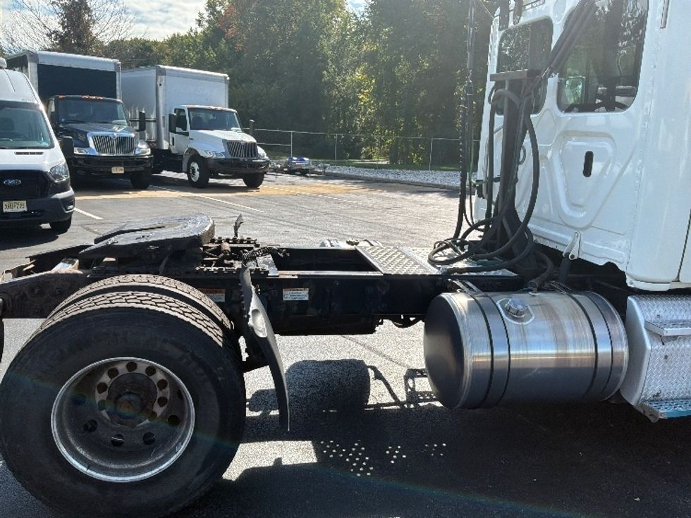 Day Cab Tractor-Heavy Duty Tractors-Freightliner-2019-Cascadia 12542ST-Burlington-NJ-318,254\n\t\tmiles-$ 35,000 - Image 18