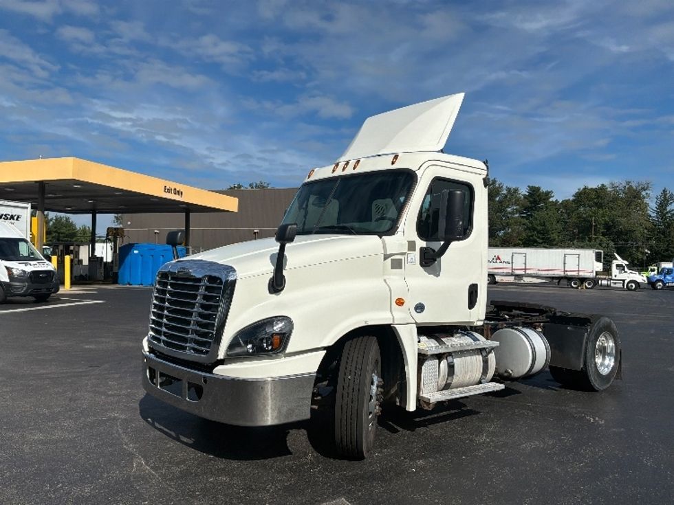 Day Cab Tractor-Heavy Duty Tractors-Freightliner-2019-Cascadia 12542ST-Burlington-NJ-318,254\n\t\tmiles-$ 35,000 - Image 3