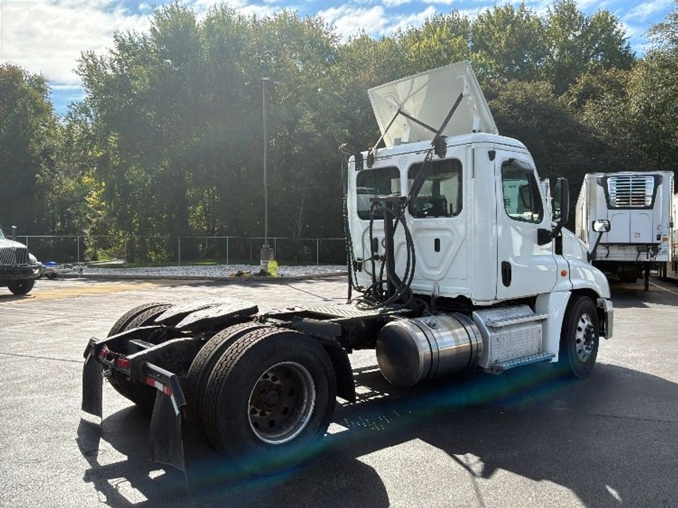 Day Cab Tractor-Heavy Duty Tractors-Freightliner-2019-Cascadia 12542ST-Burlington-NJ-318,254\n\t\tmiles-$ 35,000 - Image 7