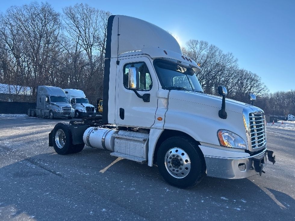 Day Cab Tractor-Heavy Duty Tractors-Freightliner-2019-Cascadia 12542ST-Byron Center-MI-455,777\n\t\tmiles-$ 21,750 - Image 1