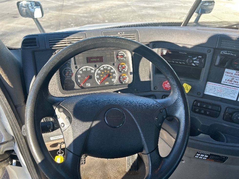 Day Cab Tractor-Heavy Duty Tractors-Freightliner-2019-Cascadia 12542ST-Byron Center-MI-455,777\n\t\tmiles-$ 21,750 - Image 11