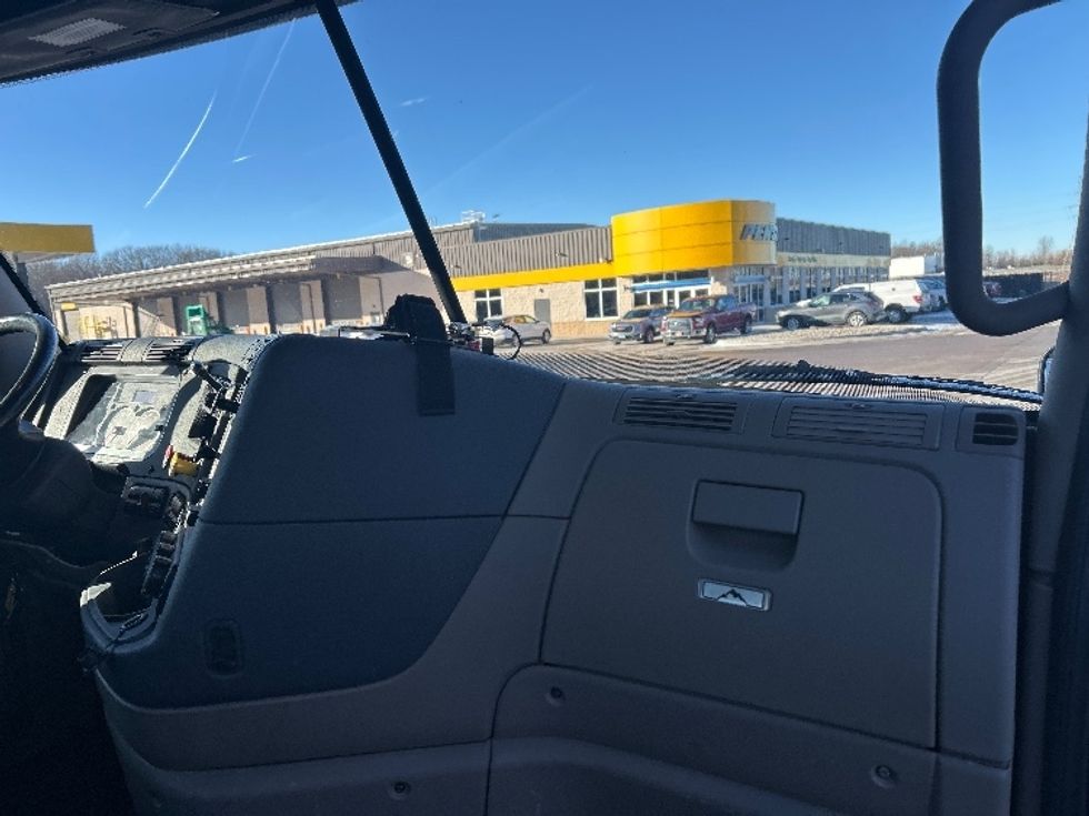 Day Cab Tractor-Heavy Duty Tractors-Freightliner-2019-Cascadia 12542ST-Byron Center-MI-455,777\n\t\tmiles-$ 21,750 - Image 13