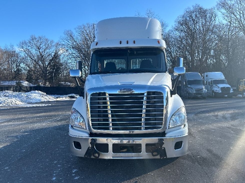 Day Cab Tractor-Heavy Duty Tractors-Freightliner-2019-Cascadia 12542ST-Byron Center-MI-455,777\n\t\tmiles-$ 21,750 - Image 2