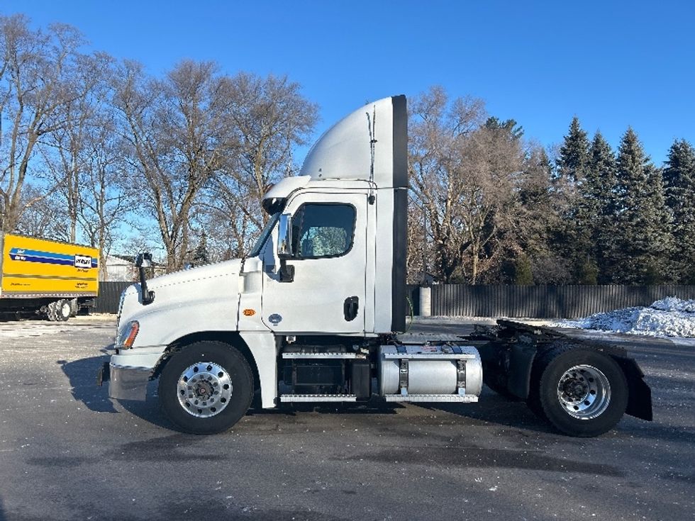 Day Cab Tractor-Heavy Duty Tractors-Freightliner-2019-Cascadia 12542ST-Byron Center-MI-455,777\n\t\tmiles-$ 21,750 - Image 4