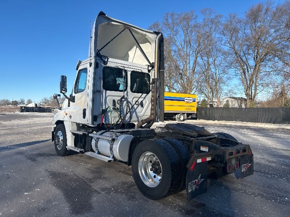 Day Cab Tractor-Heavy Duty Tractors-Freightliner-2019-Cascadia 12542ST-Byron Center-MI-455,777\n\t\tmiles-$ 21,750 - Image 5