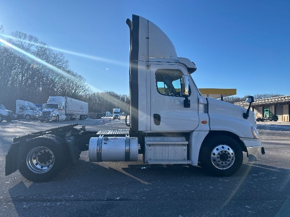 Day Cab Tractor-Heavy Duty Tractors-Freightliner-2019-Cascadia 12542ST-Byron Center-MI-455,777\n\t\tmiles-$ 21,750 - Image 8