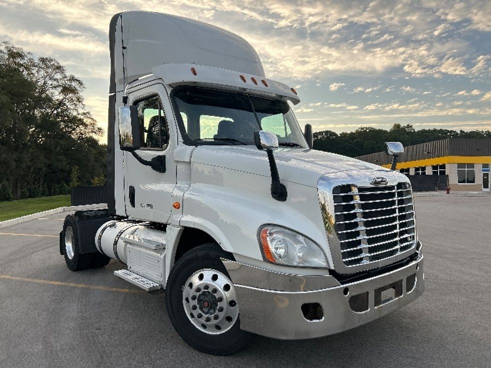 Day Cab Tractor-Heavy Duty Tractors-Freightliner-2019-Cascadia 12542ST-Byron Center-MI-546,354\n\t\tmiles-$ 22,000 - Image 1