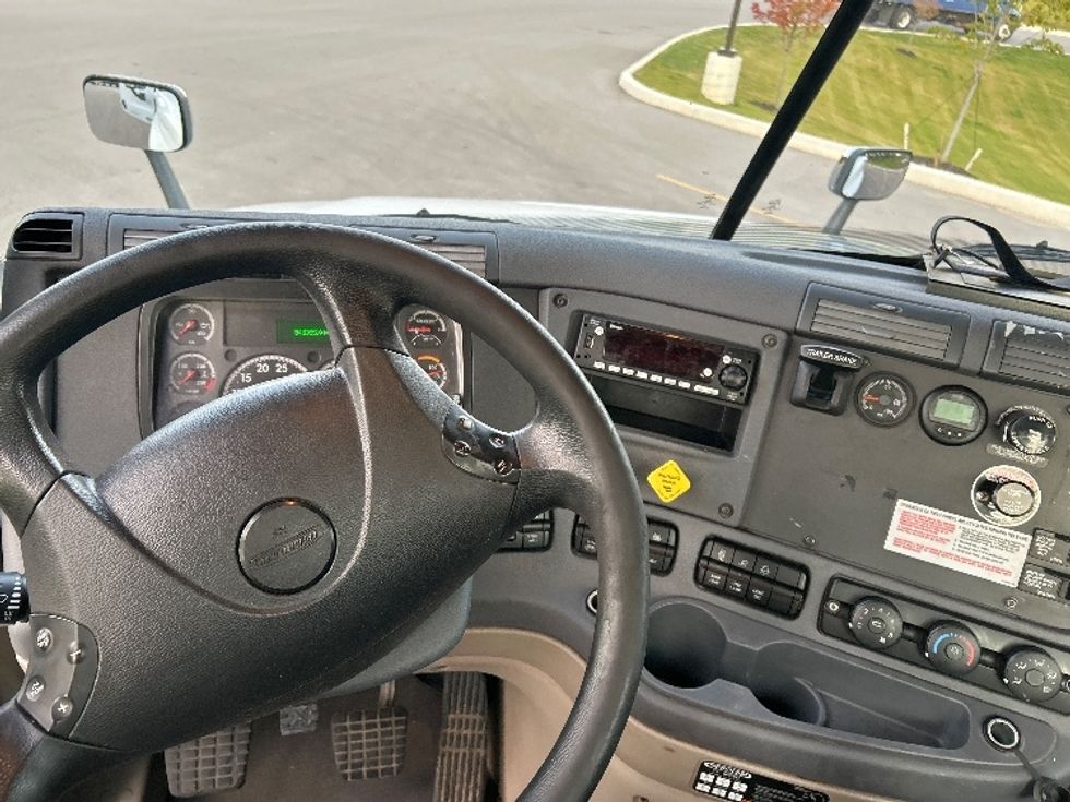 Day Cab Tractor-Heavy Duty Tractors-Freightliner-2019-Cascadia 12542ST-Byron Center-MI-546,354\n\t\tmiles-$ 22,000 - Image 11