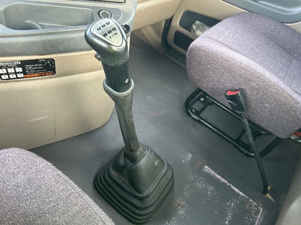 Day Cab Tractor-Heavy Duty Tractors-Freightliner-2019-Cascadia 12542ST-Byron Center-MI-546,354\n\t\tmiles-$ 22,000 - Image 17