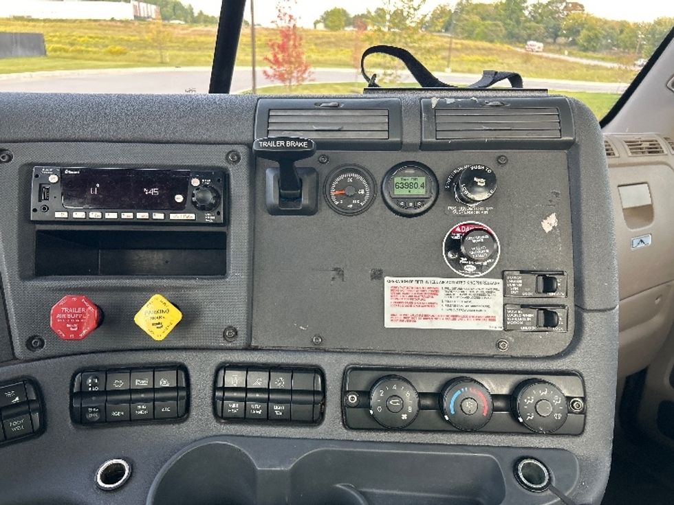 Day Cab Tractor-Heavy Duty Tractors-Freightliner-2019-Cascadia 12542ST-Byron Center-MI-546,354\n\t\tmiles-$ 22,000 - Image 18