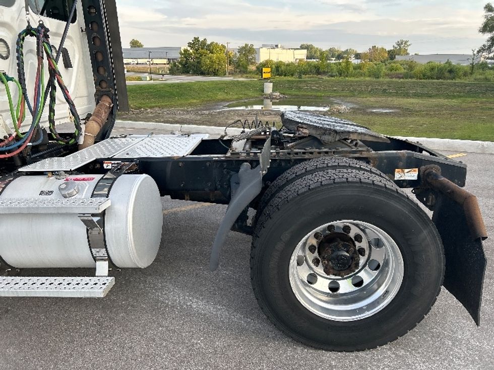 Day Cab Tractor-Heavy Duty Tractors-Freightliner-2019-Cascadia 12542ST-Byron Center-MI-546,354\n\t\tmiles-$ 22,000 - Image 21