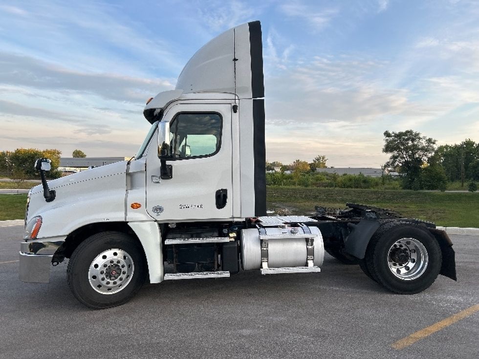 2019 Freightliner Cascadia 125" Sleeper Cab photo 4