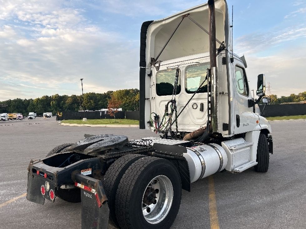 Day Cab Tractor-Heavy Duty Tractors-Freightliner-2019-Cascadia 12542ST-Byron Center-MI-546,354\n\t\tmiles-$ 22,000 - Image 7
