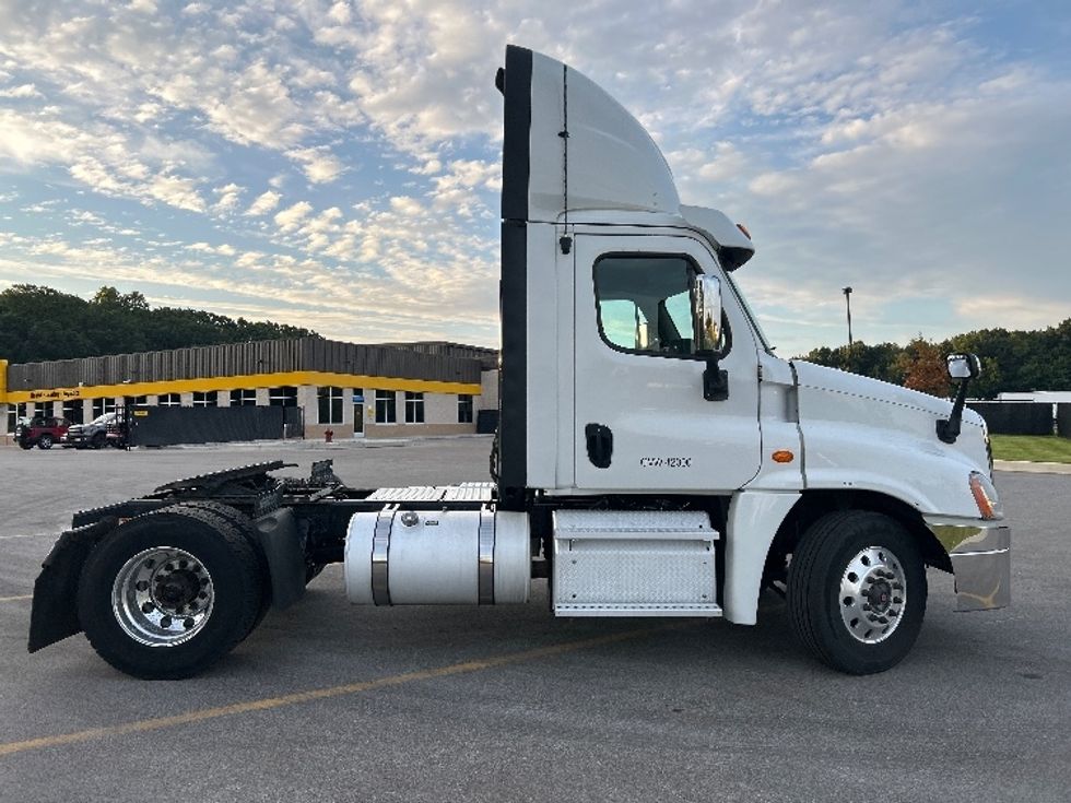 Day Cab Tractor-Heavy Duty Tractors-Freightliner-2019-Cascadia 12542ST-Byron Center-MI-546,354\n\t\tmiles-$ 22,000 - Image 8