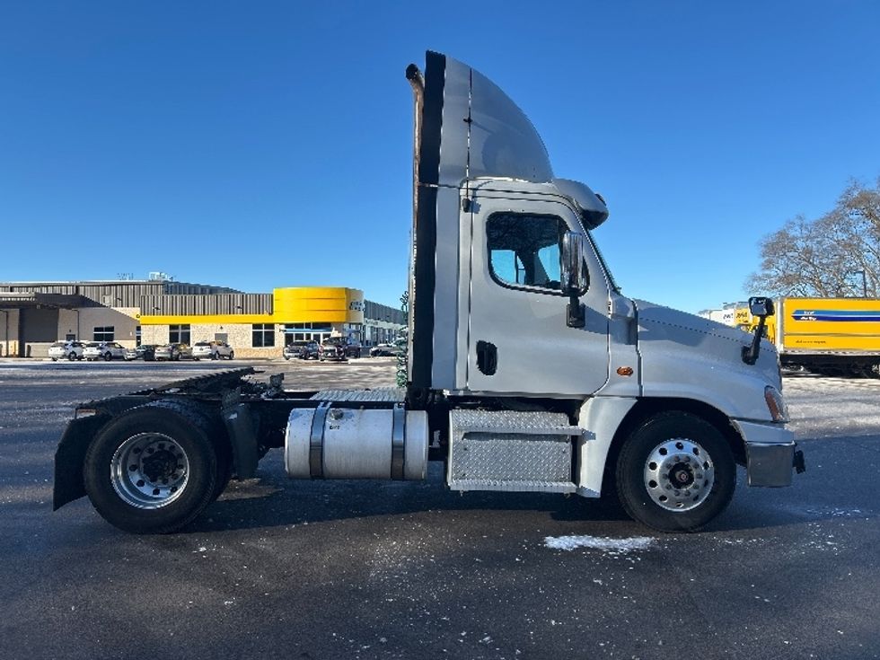Day Cab Tractor-Heavy Duty Tractors-Freightliner-2019-Cascadia 12542ST-Byron Center-MI-547,987\n\t\tmiles-$ 20,000 - Image 8