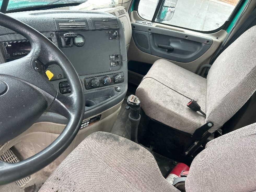 Day Cab Tractor-Heavy Duty Tractors-Freightliner-2019-Cascadia 12542ST-Charlotte-NC-306,446\n\t\tmiles-$ 31,500 - Image 10