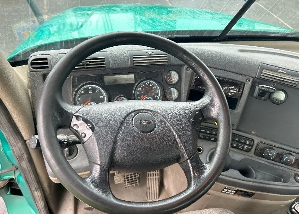 Day Cab Tractor-Heavy Duty Tractors-Freightliner-2019-Cascadia 12542ST-Charlotte-NC-306,446\n\t\tmiles-$ 31,500 - Image 11