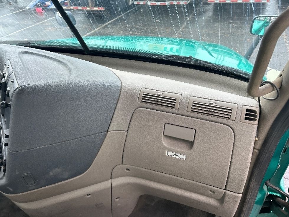 Day Cab Tractor-Heavy Duty Tractors-Freightliner-2019-Cascadia 12542ST-Charlotte-NC-306,446\n\t\tmiles-$ 31,500 - Image 13