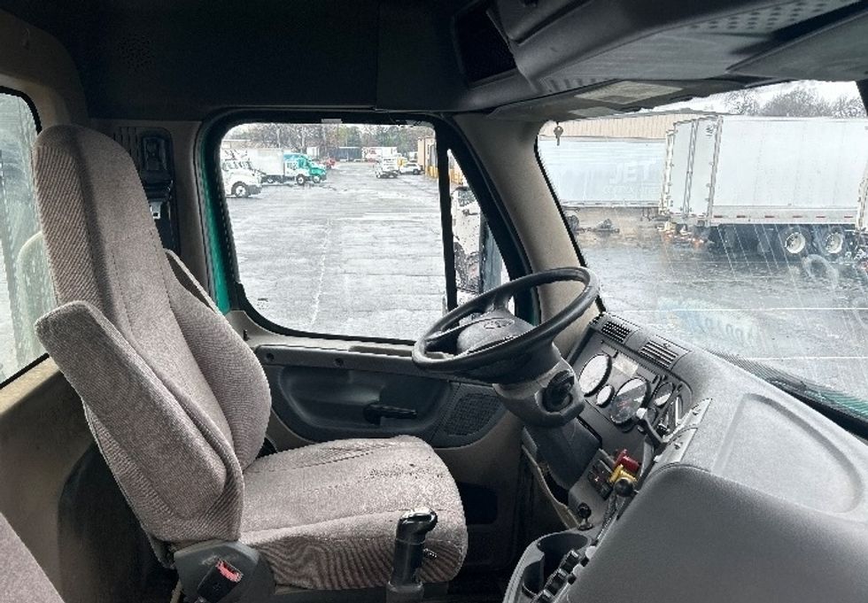 Day Cab Tractor-Heavy Duty Tractors-Freightliner-2019-Cascadia 12542ST-Charlotte-NC-306,446\n\t\tmiles-$ 31,500 - Image 14