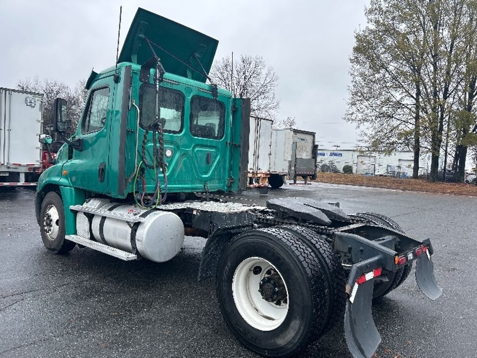 Day Cab Tractor-Heavy Duty Tractors-Freightliner-2019-Cascadia 12542ST-Charlotte-NC-306,446\n\t\tmiles-$ 31,500 - Image 5