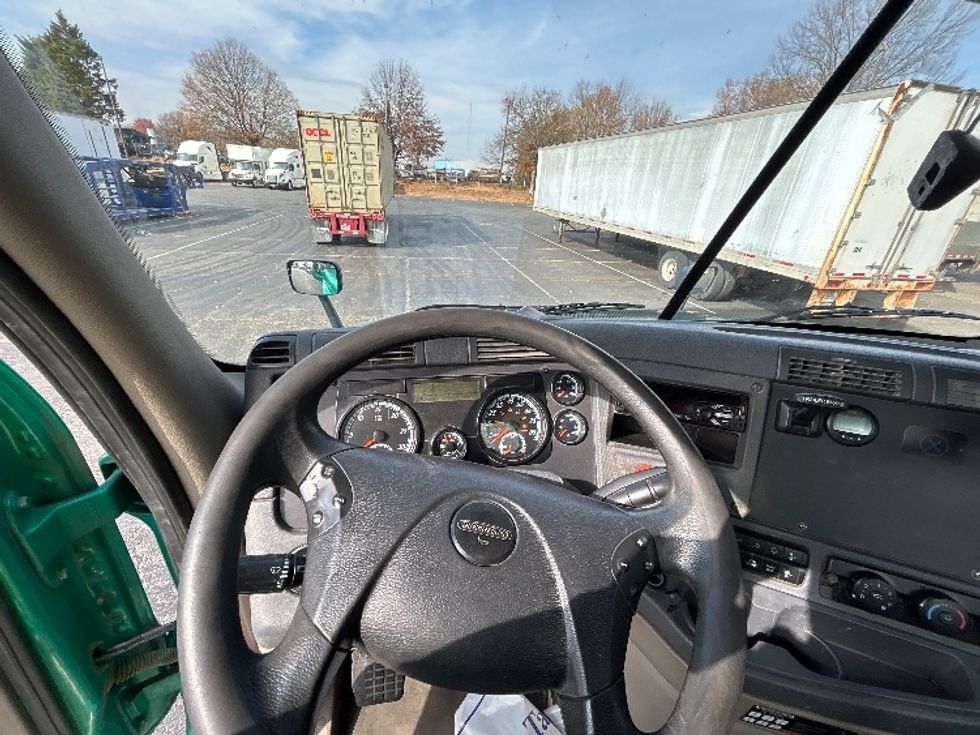 Day Cab Tractor-Heavy Duty Tractors-Freightliner-2019-Cascadia 12542ST-Charlotte-NC-399,557\n\t\tmiles-$ 26,500 - Image 11