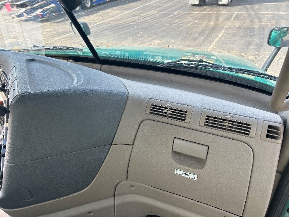 Day Cab Tractor-Heavy Duty Tractors-Freightliner-2019-Cascadia 12542ST-Charlotte-NC-399,557\n\t\tmiles-$ 26,500 - Image 13