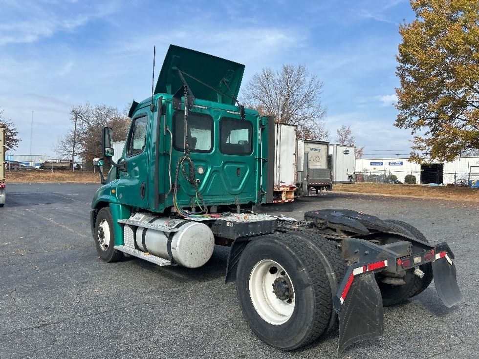 Day Cab Tractor-Heavy Duty Tractors-Freightliner-2019-Cascadia 12542ST-Charlotte-NC-399,557\n\t\tmiles-$ 26,500 - Image 5