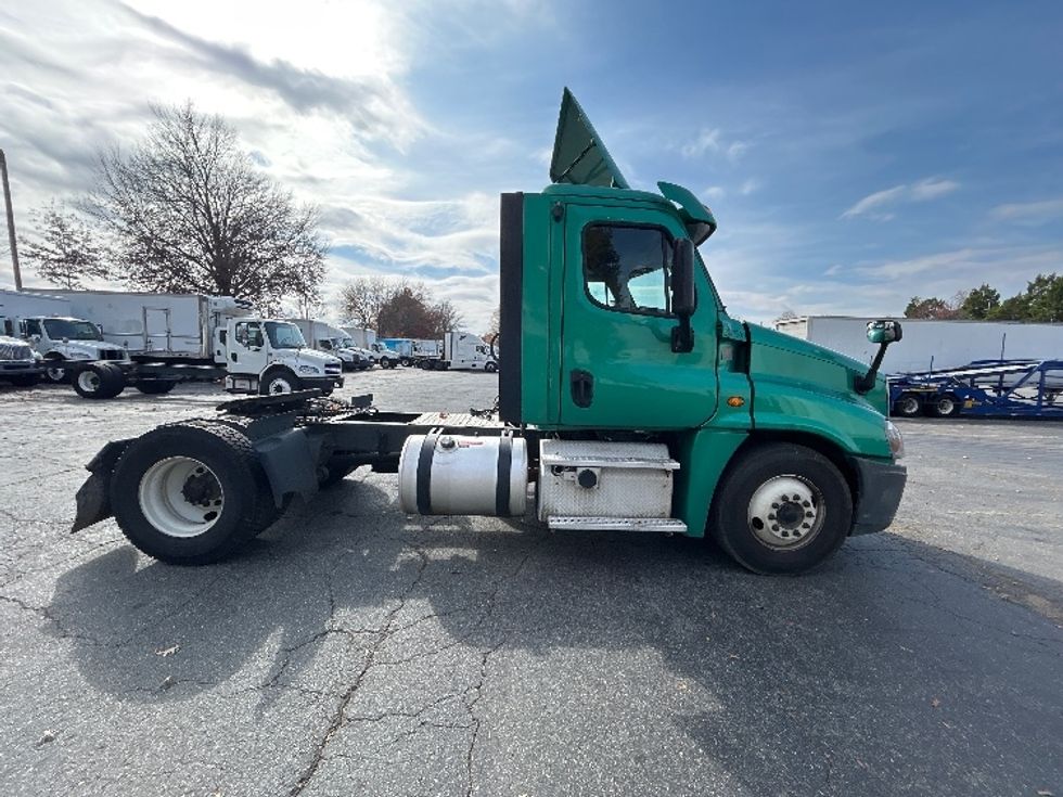 Day Cab Tractor-Heavy Duty Tractors-Freightliner-2019-Cascadia 12542ST-Charlotte-NC-399,557\n\t\tmiles-$ 26,500 - Image 8