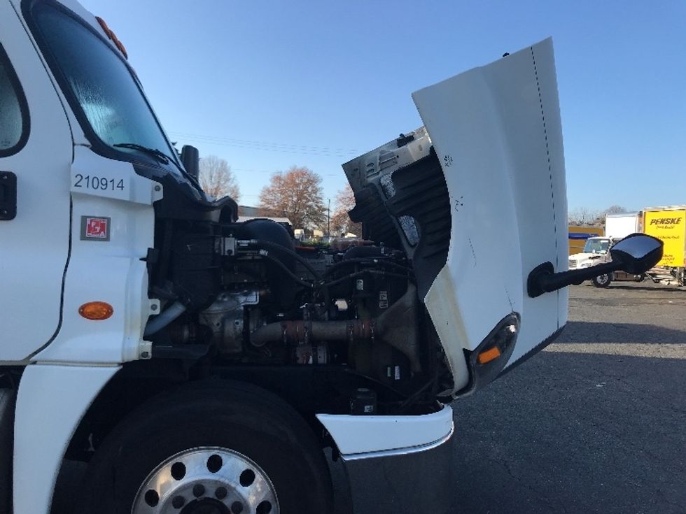 Day Cab Tractor-Heavy Duty Tractors-Freightliner-2019-Cascadia 12542ST-Charlotte-NC-459,222\n\t\tmiles-$ 39,500 - Image 15