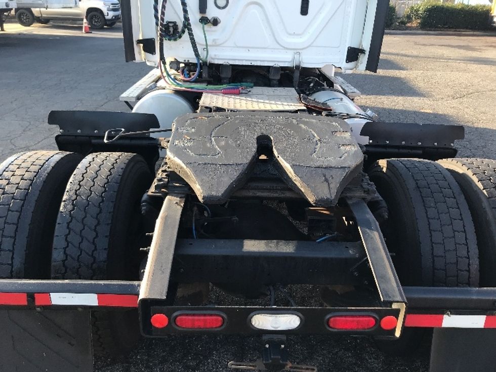 Day Cab Tractor-Heavy Duty Tractors-Freightliner-2019-Cascadia 12542ST-Charlotte-NC-459,222\n\t\tmiles-$ 39,500 - Image 6