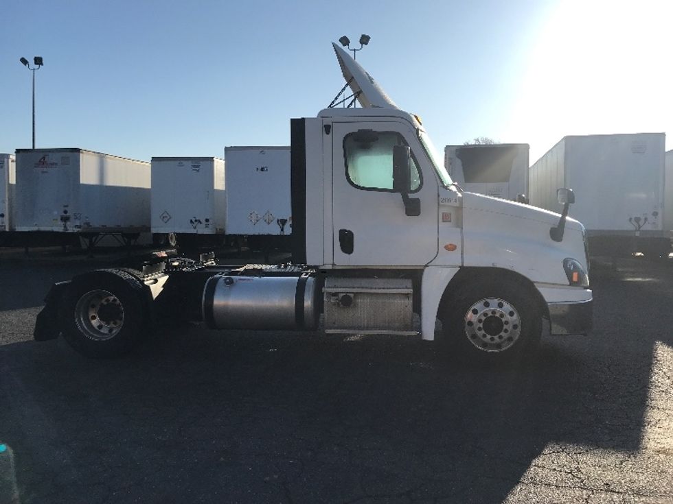 Day Cab Tractor-Heavy Duty Tractors-Freightliner-2019-Cascadia 12542ST-Charlotte-NC-459,222\n\t\tmiles-$ 39,500 - Image 8