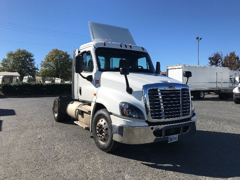 Day Cab Tractor-Heavy Duty Tractors-Freightliner-2019-Cascadia 12542ST-Charlotte-NC-478,714\n\t\tmiles-$ 38,250 - Image 1