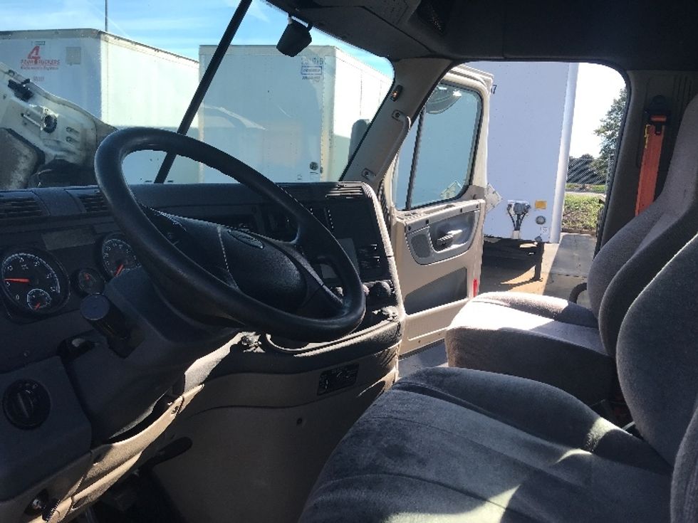 Day Cab Tractor-Heavy Duty Tractors-Freightliner-2019-Cascadia 12542ST-Charlotte-NC-478,714\n\t\tmiles-$ 38,250 - Image 10