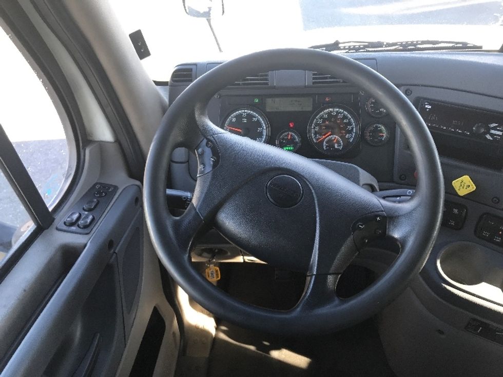 Day Cab Tractor-Heavy Duty Tractors-Freightliner-2019-Cascadia 12542ST-Charlotte-NC-478,714\n\t\tmiles-$ 38,250 - Image 11