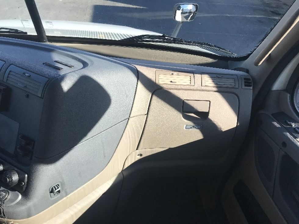 Day Cab Tractor-Heavy Duty Tractors-Freightliner-2019-Cascadia 12542ST-Charlotte-NC-478,714\n\t\tmiles-$ 38,250 - Image 13