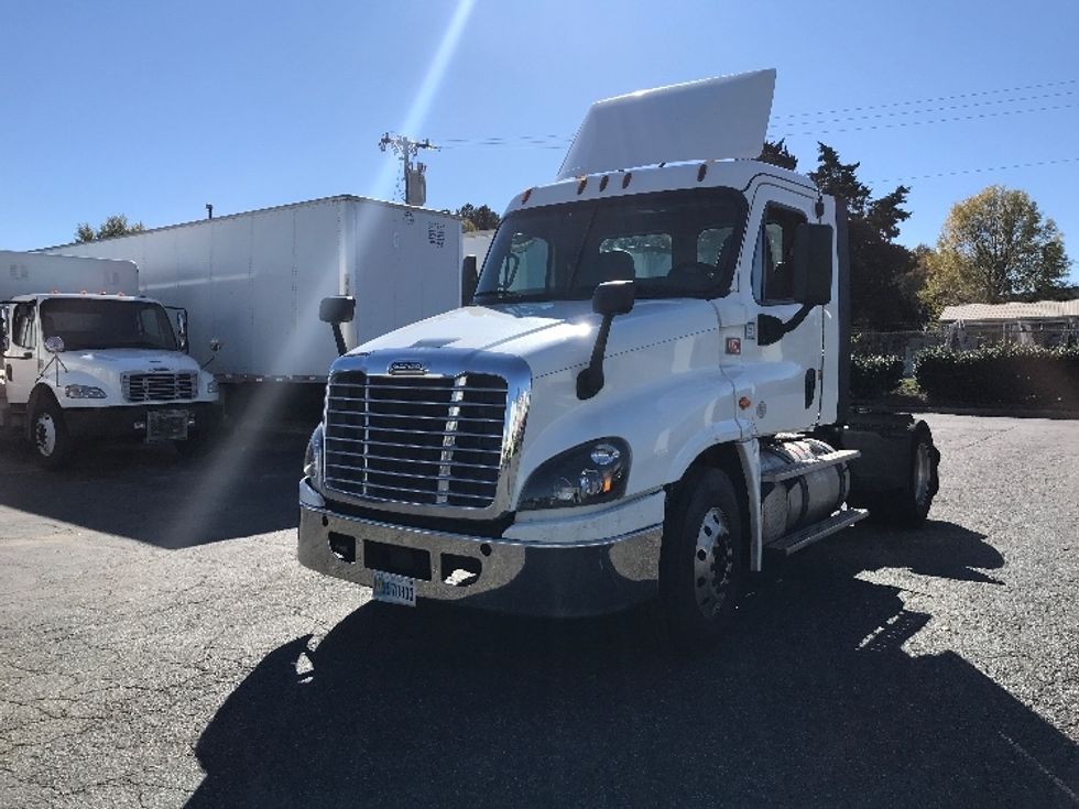 Day Cab Tractor-Heavy Duty Tractors-Freightliner-2019-Cascadia 12542ST-Charlotte-NC-478,714\n\t\tmiles-$ 38,250 - Image 3
