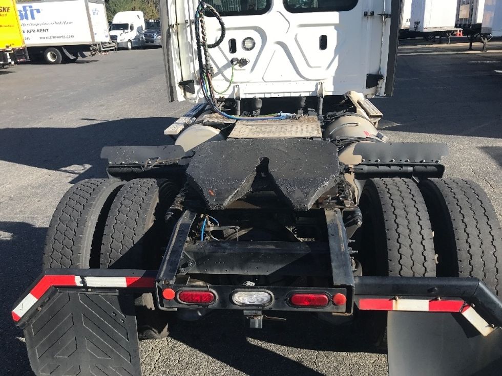 Day Cab Tractor-Heavy Duty Tractors-Freightliner-2019-Cascadia 12542ST-Charlotte-NC-478,714\n\t\tmiles-$ 38,250 - Image 6