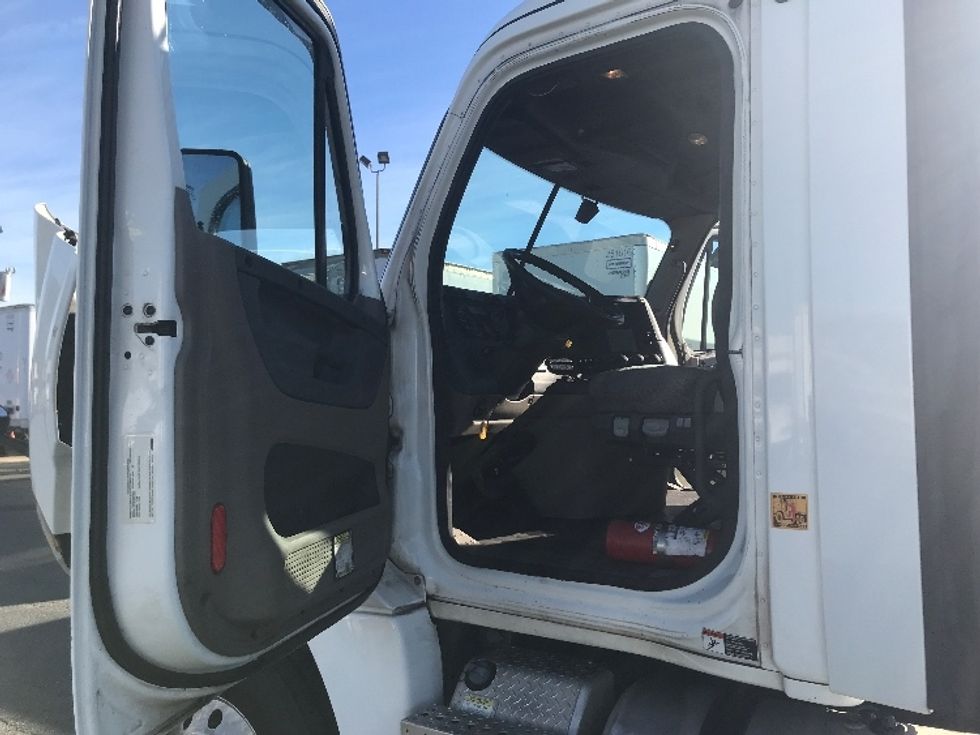 Day Cab Tractor-Heavy Duty Tractors-Freightliner-2019-Cascadia 12542ST-Charlotte-NC-478,714\n\t\tmiles-$ 38,250 - Image 9