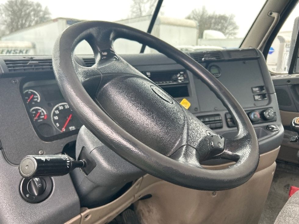 Day Cab Tractor-Heavy Duty Tractors-Freightliner-2019-Cascadia 12542ST-Chicopee-MA-292,697\n\t\tmiles-$ 26,250 - Image 10