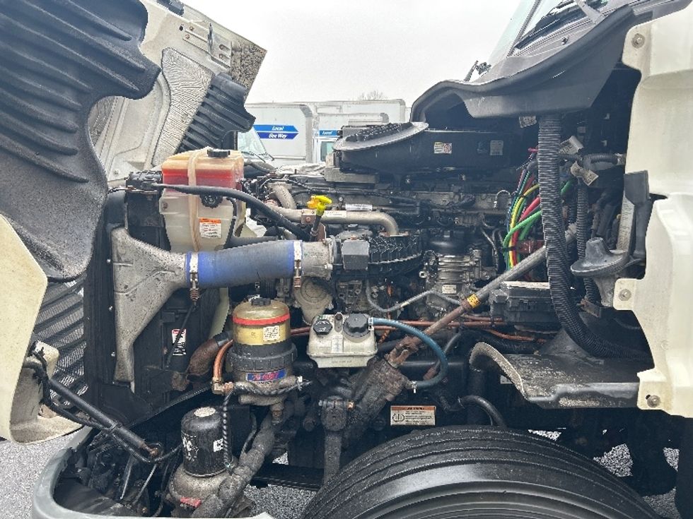 Day Cab Tractor-Heavy Duty Tractors-Freightliner-2019-Cascadia 12542ST-Chicopee-MA-292,697\n\t\tmiles-$ 26,250 - Image 16