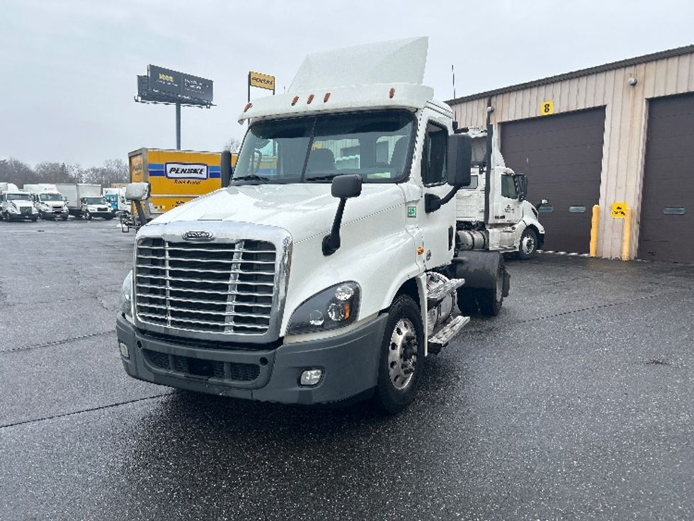 Day Cab Tractor-Heavy Duty Tractors-Freightliner-2019-Cascadia 12542ST-Chicopee-MA-292,697\n\t\tmiles-$ 26,250 - Image 3