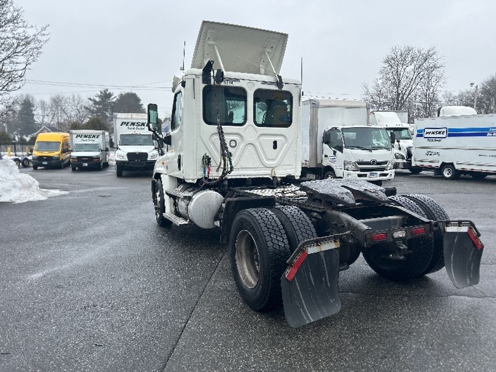 Day Cab Tractor-Heavy Duty Tractors-Freightliner-2019-Cascadia 12542ST-Chicopee-MA-292,697\n\t\tmiles-$ 26,250 - Image 5