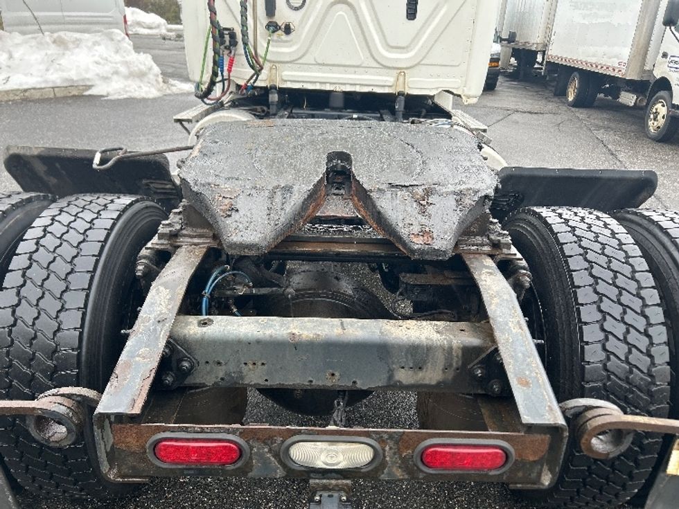 Day Cab Tractor-Heavy Duty Tractors-Freightliner-2019-Cascadia 12542ST-Chicopee-MA-292,697\n\t\tmiles-$ 26,250 - Image 6