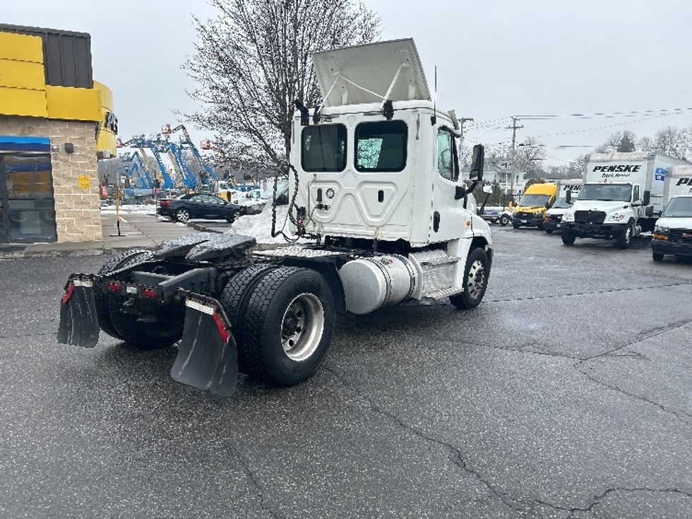 Day Cab Tractor-Heavy Duty Tractors-Freightliner-2019-Cascadia 12542ST-Chicopee-MA-292,697\n\t\tmiles-$ 26,250 - Image 7