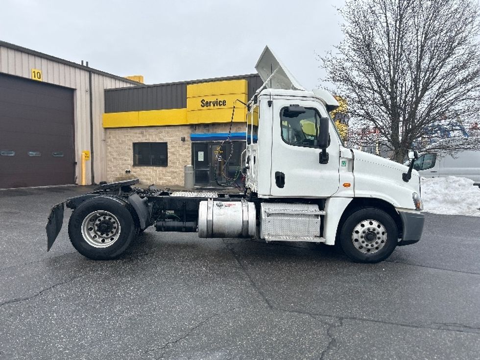 Day Cab Tractor-Heavy Duty Tractors-Freightliner-2019-Cascadia 12542ST-Chicopee-MA-292,697\n\t\tmiles-$ 26,250 - Image 8