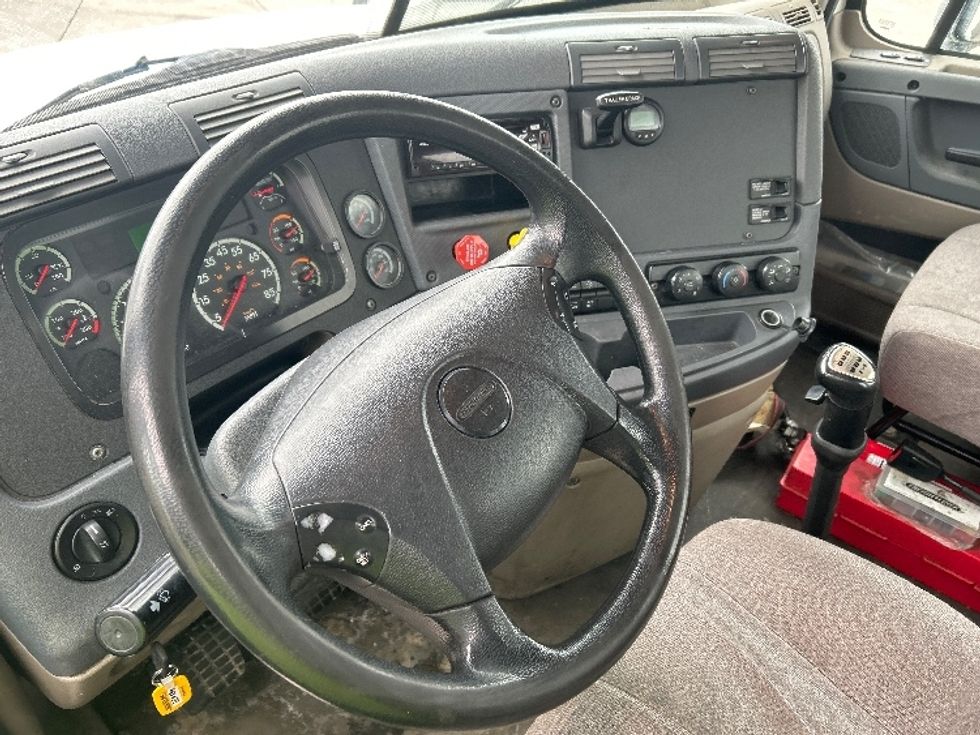 Day Cab Tractor-Heavy Duty Tractors-Freightliner-2019-Cascadia 12542ST-Chicopee-MA-304,331\n\t\tmiles-$ 26,250 - Image 10