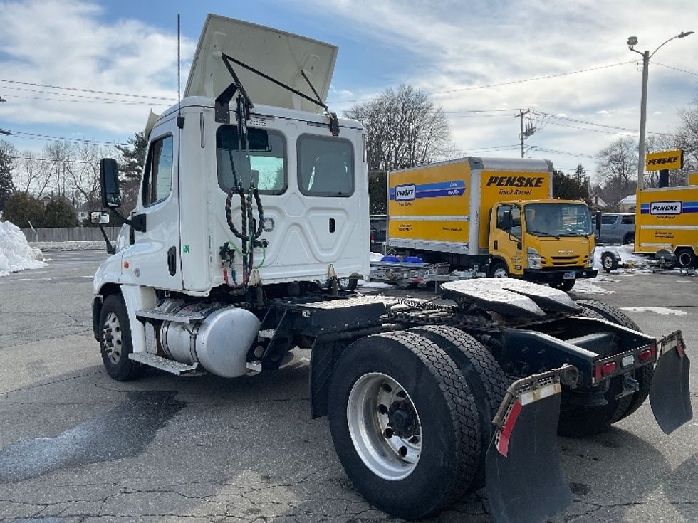 Day Cab Tractor-Heavy Duty Tractors-Freightliner-2019-Cascadia 12542ST-Chicopee-MA-304,331\n\t\tmiles-$ 26,250 - Image 5