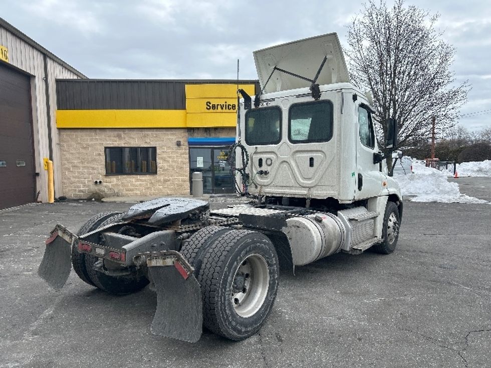 Day Cab Tractor-Heavy Duty Tractors-Freightliner-2019-Cascadia 12542ST-Chicopee-MA-304,331\n\t\tmiles-$ 26,250 - Image 7